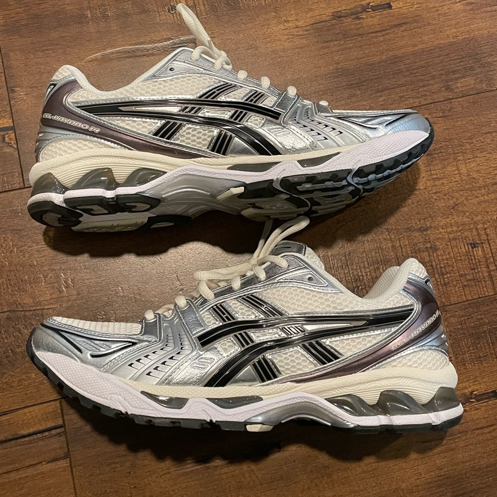 Asics Kayano 14 metallic plum size 9.5